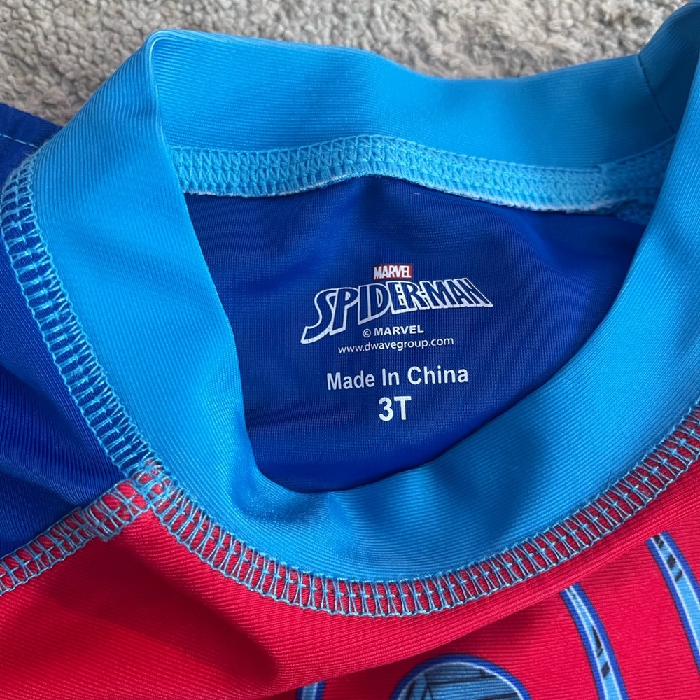 Marvel Spider-Man Rash Guard and Swim Trunks - Size 3T - Picture 4 of 4
